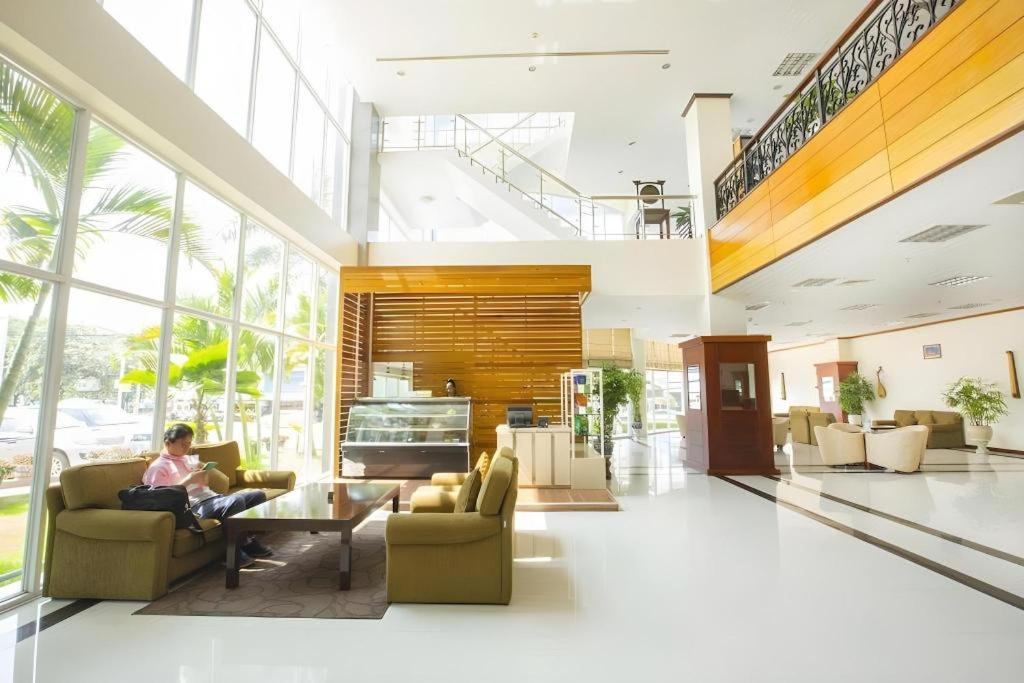 Vientiane Plaza Hotel Exterior photo