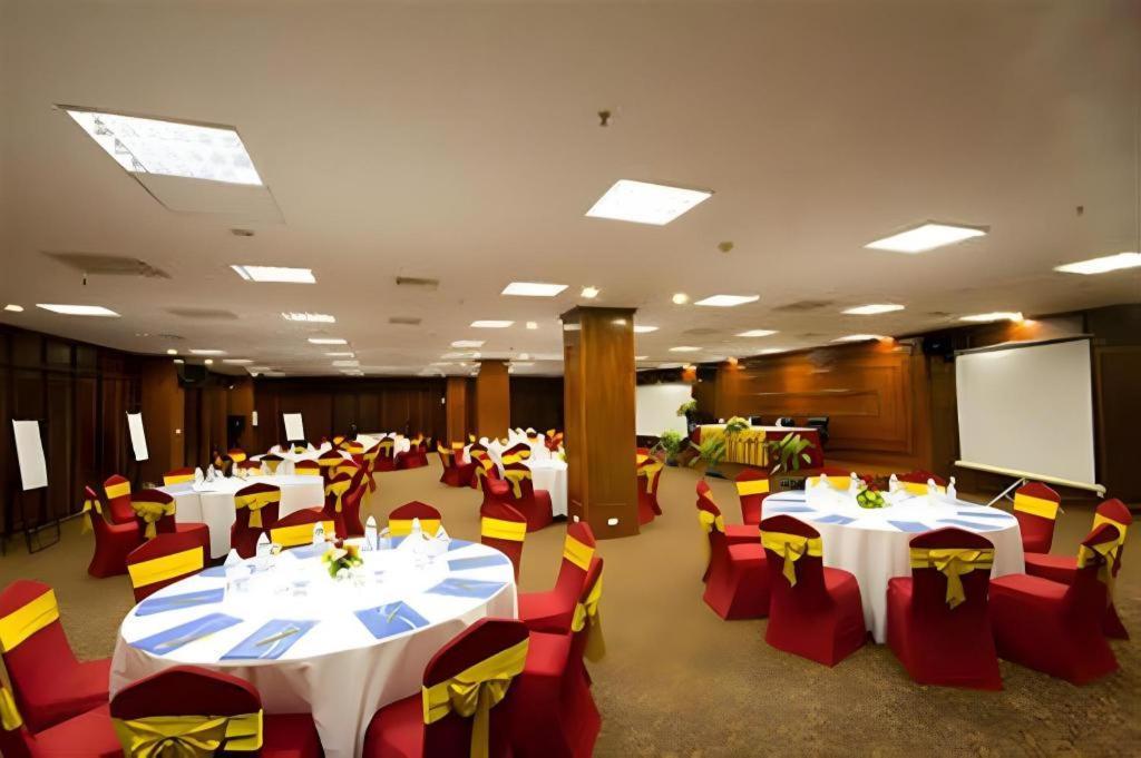 Vientiane Plaza Hotel Exterior photo